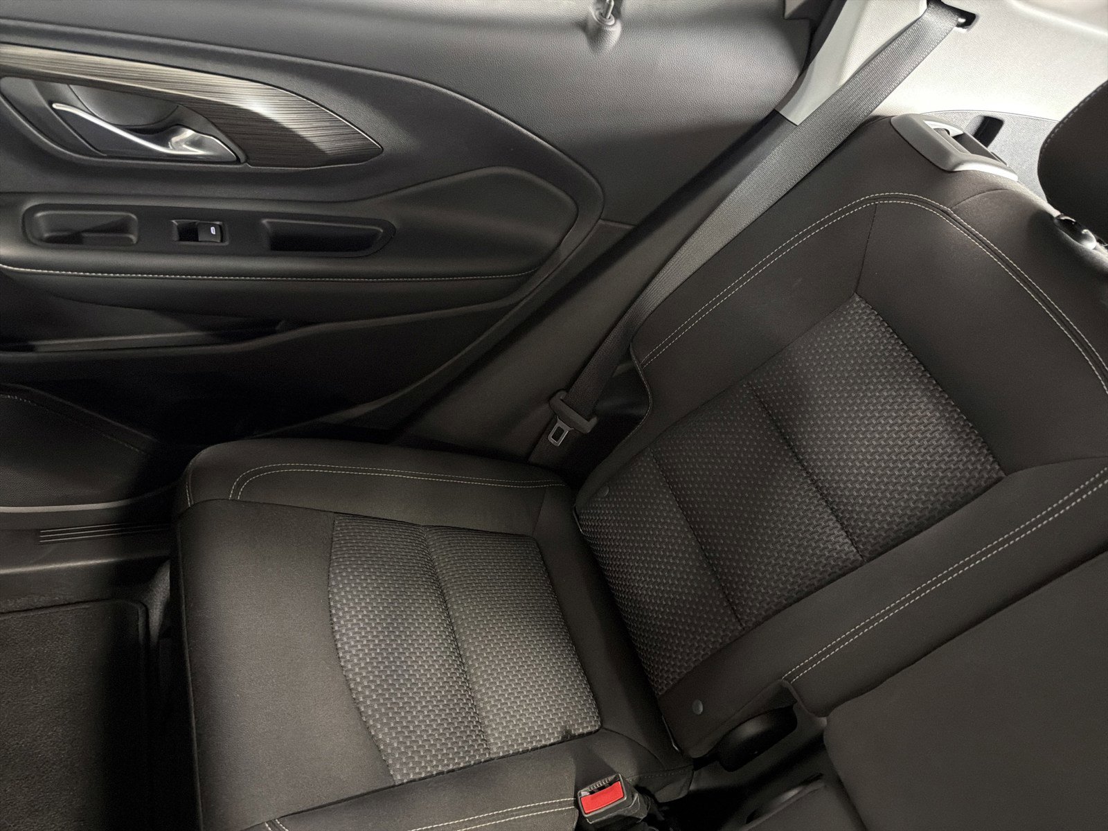 Used 2024 GMC Terrain SLE image 12