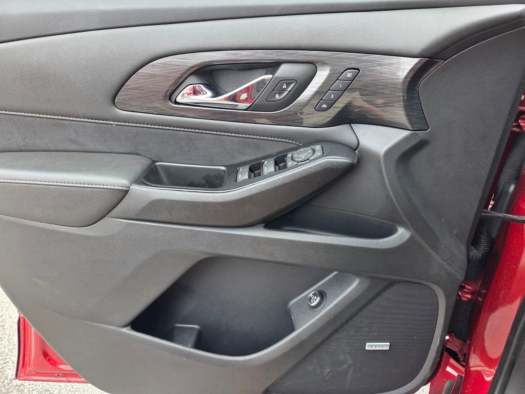 Used 2023 Chevrolet Traverse High Country image 24