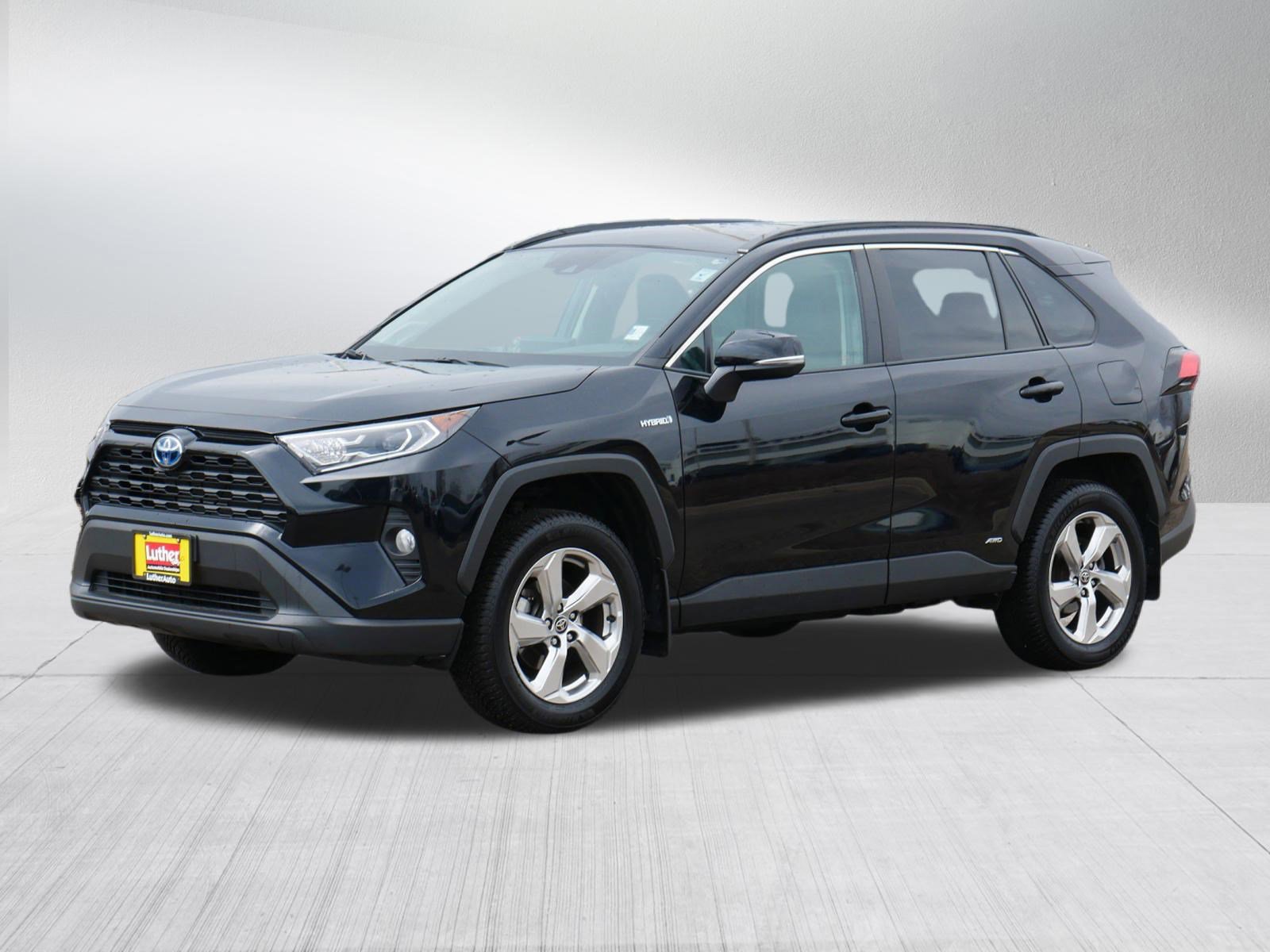 Used 2021 Toyota RAV4 XLE Premium AWD/4WD image 3