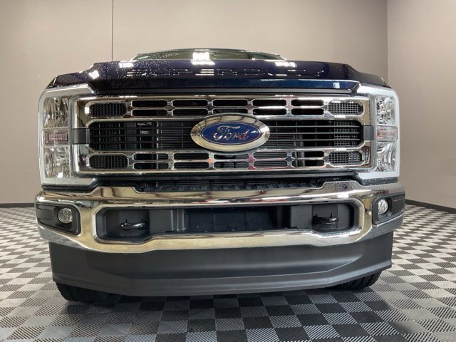 Used 2023 Ford F350 XLT w/ FX4 Off-Road Package AWD/4WD image 3