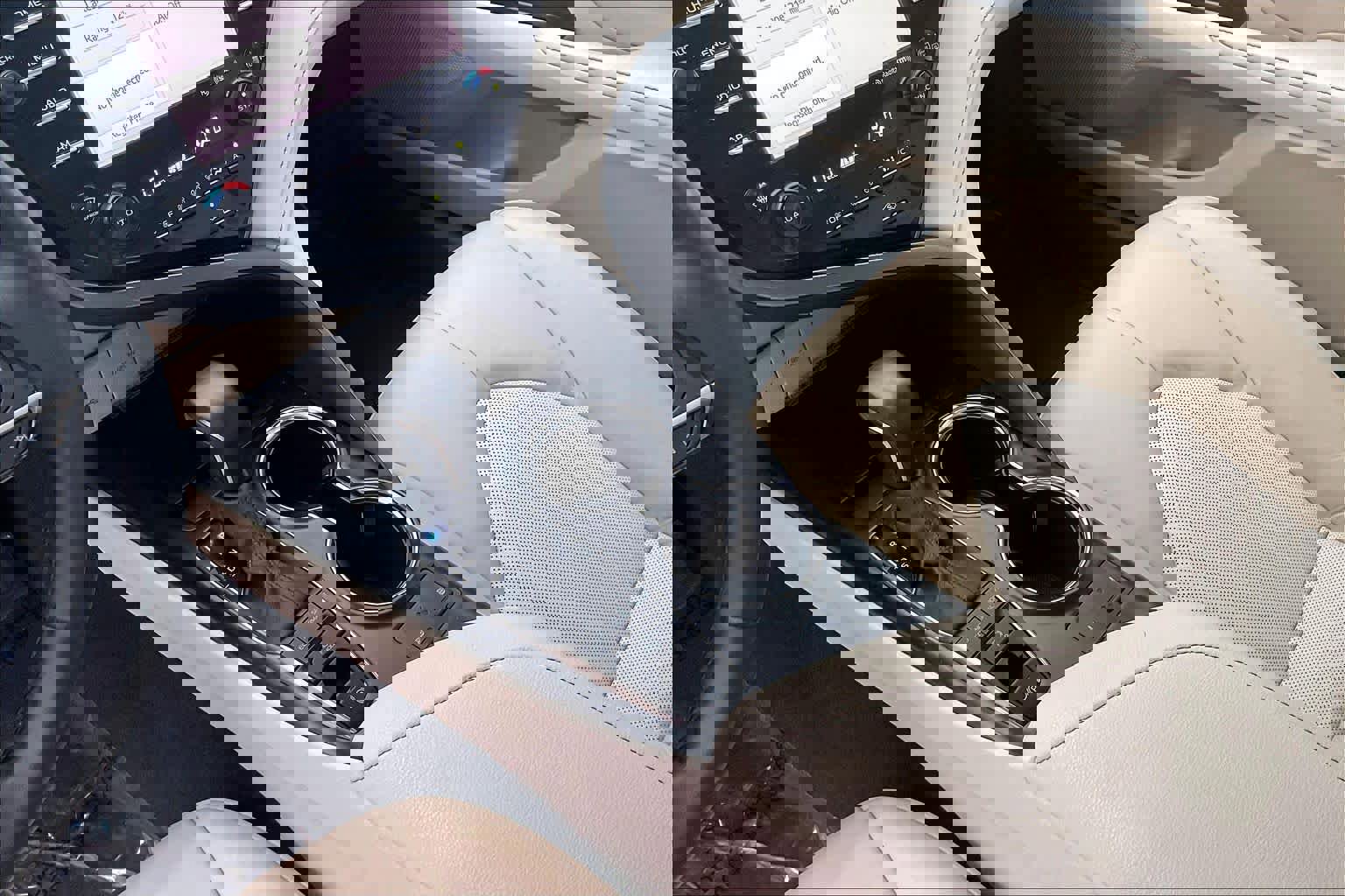 Used 2020 Toyota Camry XLE FWD image 17