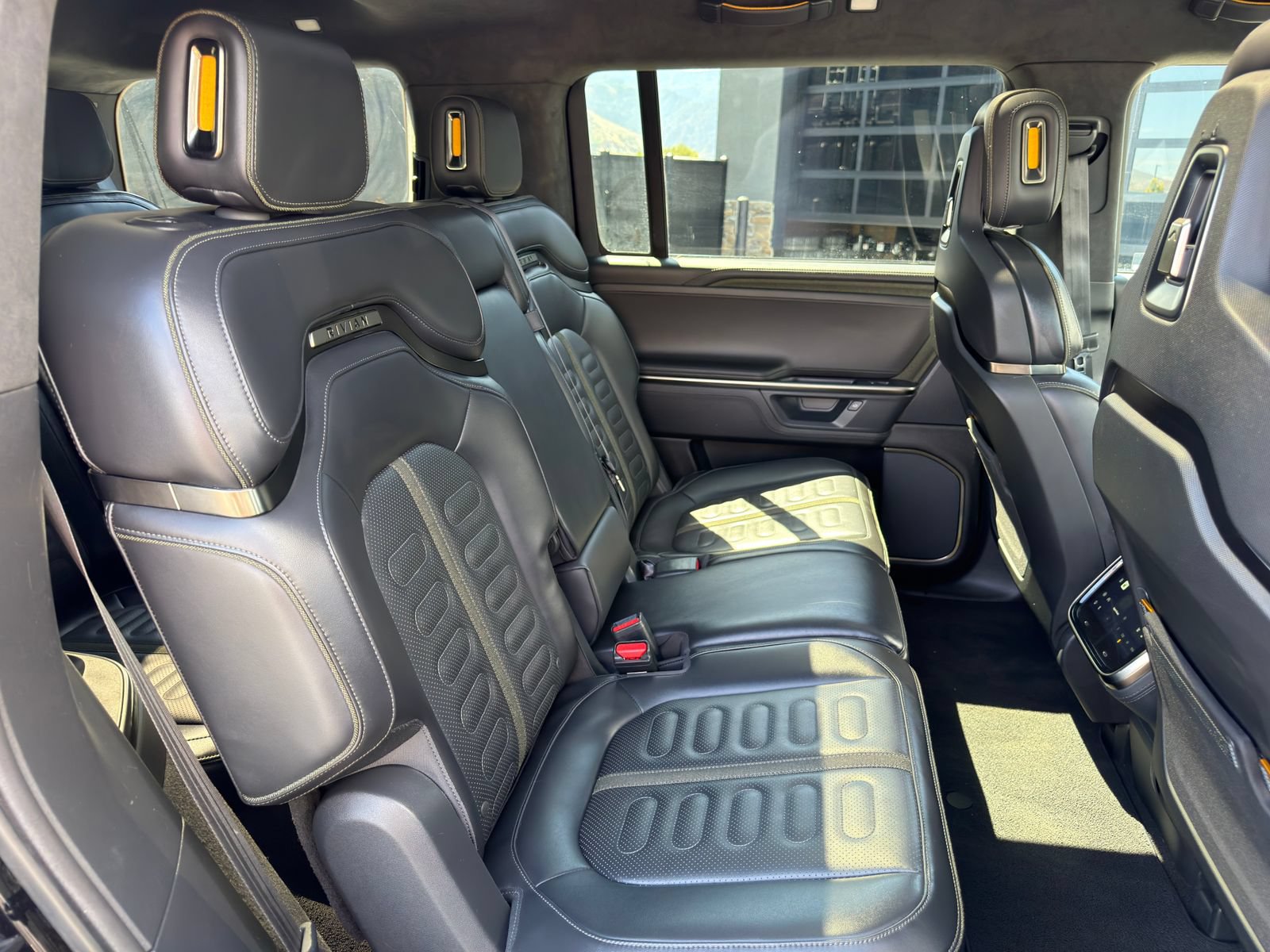 Used 2025 Rivian R1S Adventure AWD/4WD image 11