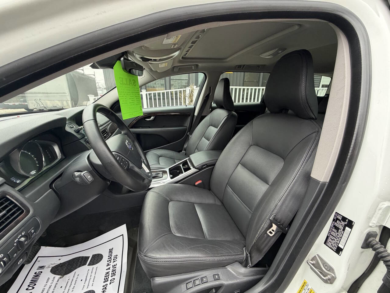 Used 2016 Volvo XC70 T5 Premier w/ Proximity Package image 11