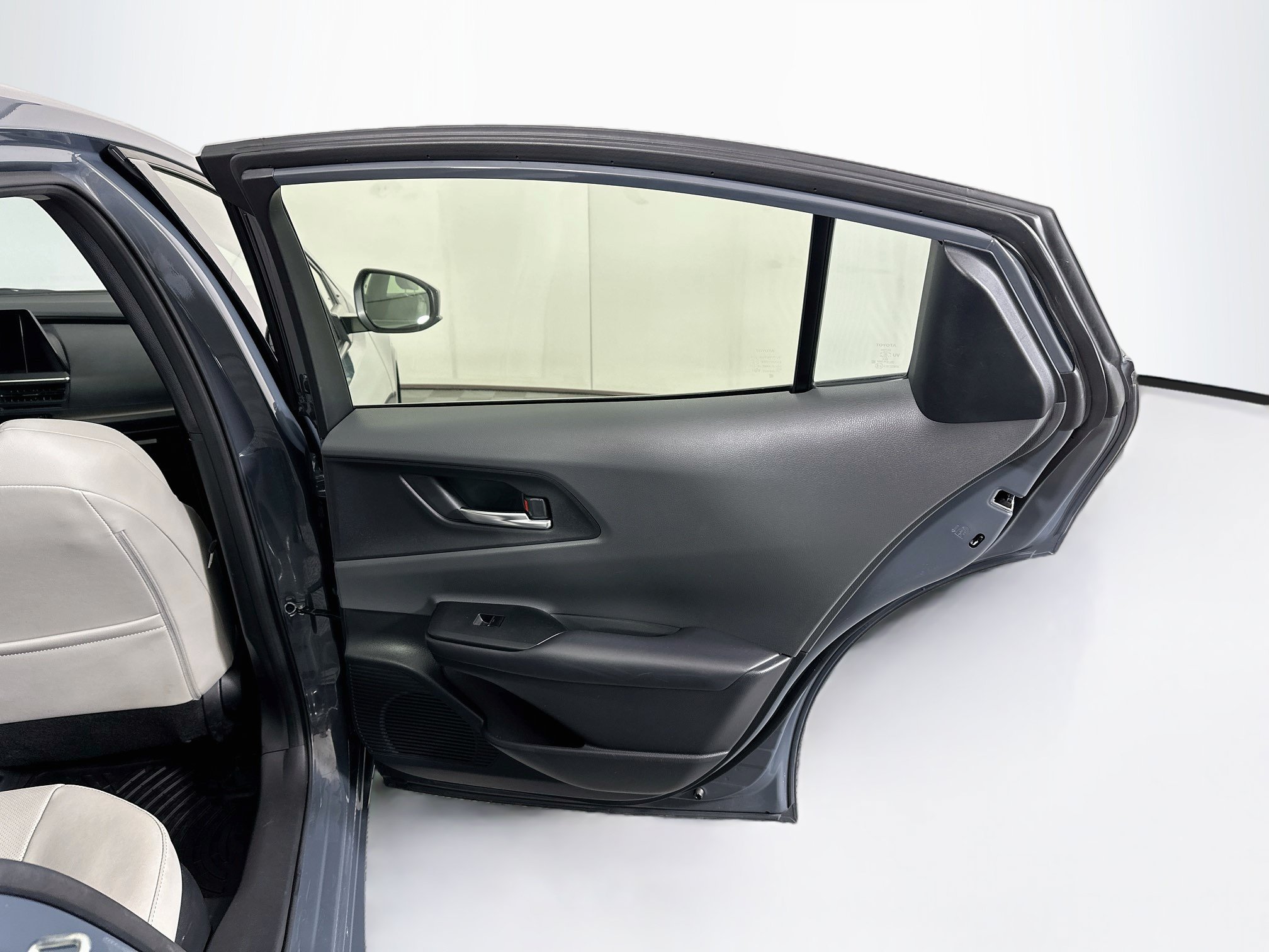 Used 2024 Toyota Prius XLE FWD image 29