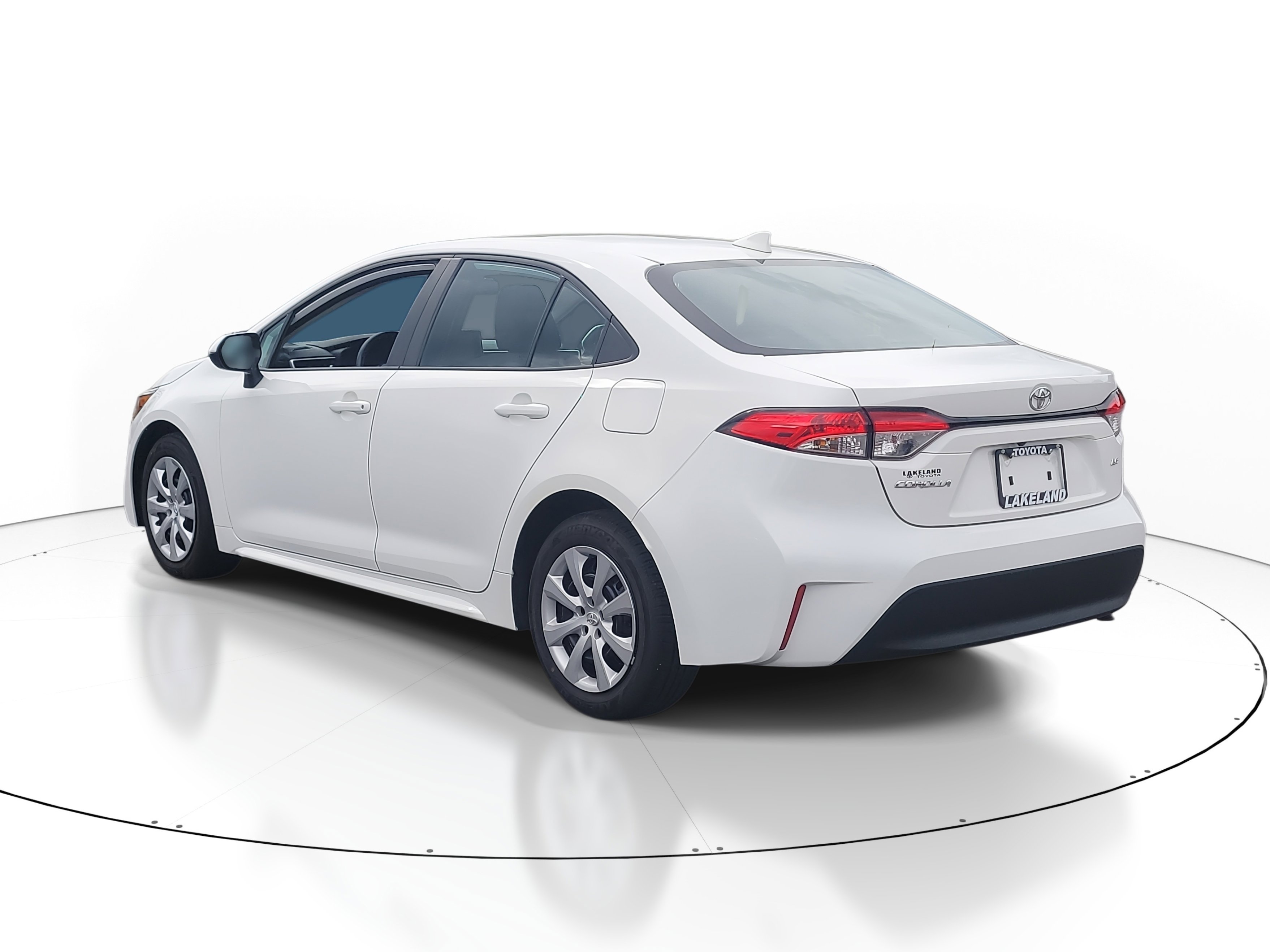Certified 2025 Toyota Corolla LE FWD image 5