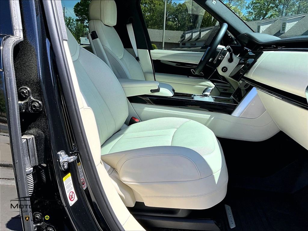 Used 2024 Land Rover Range Rover SE image 9