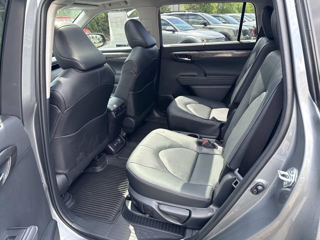 Used 2026 Toyota Highlander Platinum AWD/4WD image 17