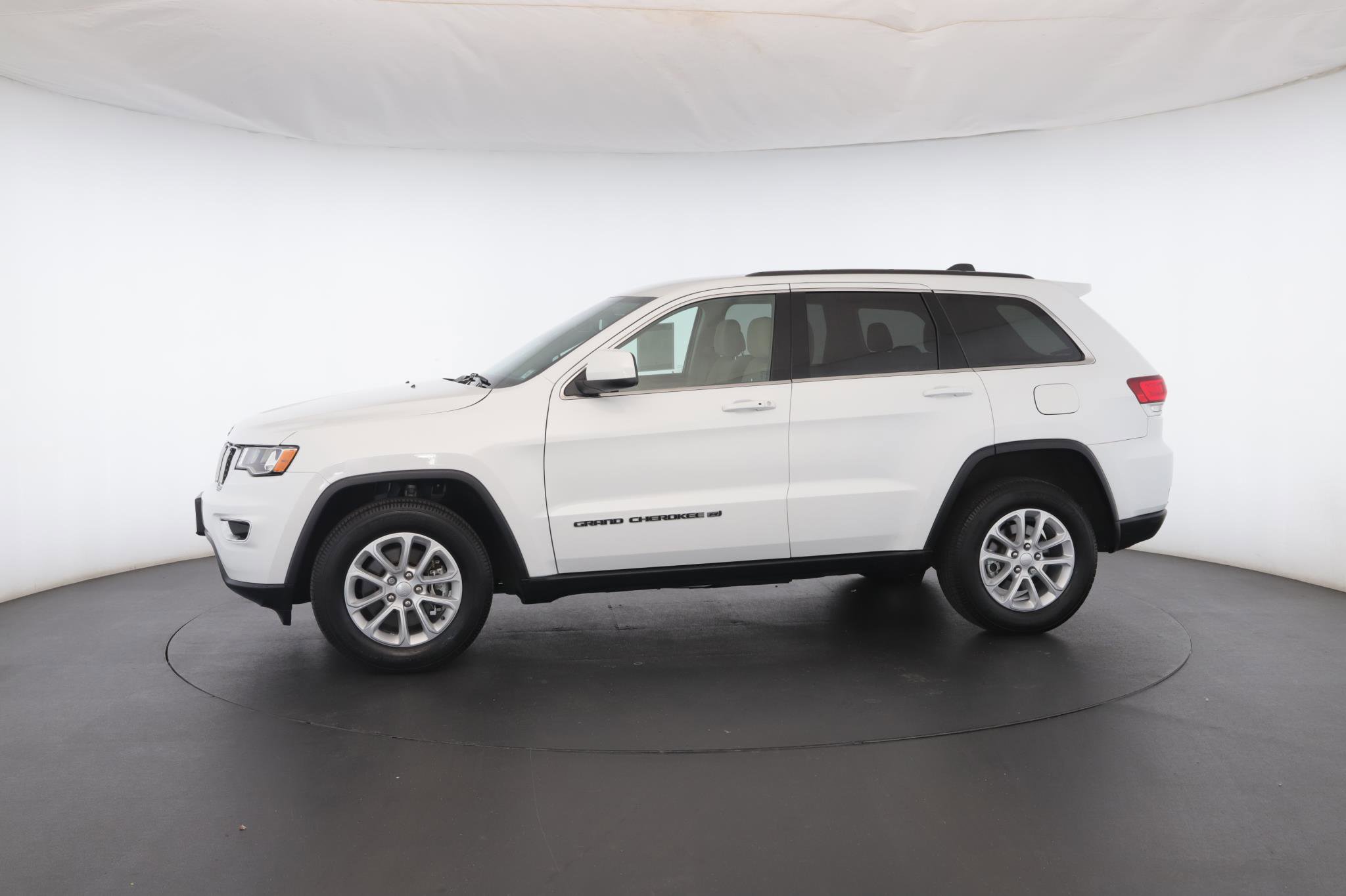 Used 2022 Jeep Grand Cherokee Laredo E image 39