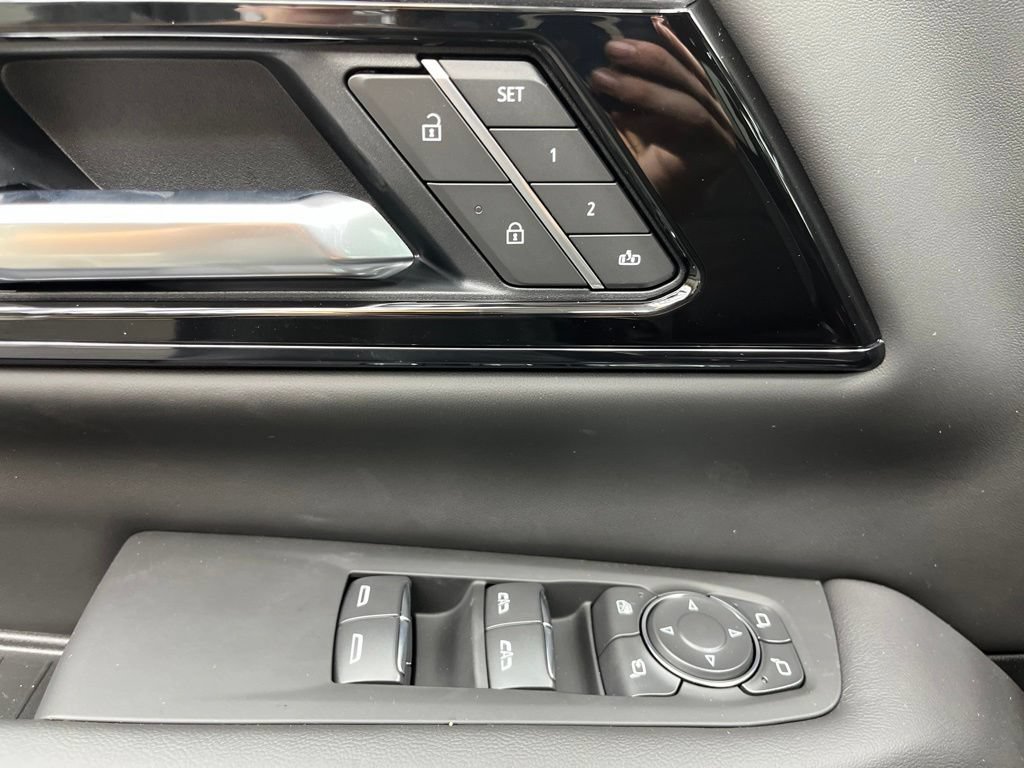 New 2026 GMC Yukon AT4 Ultimate AWD/4WD image 9