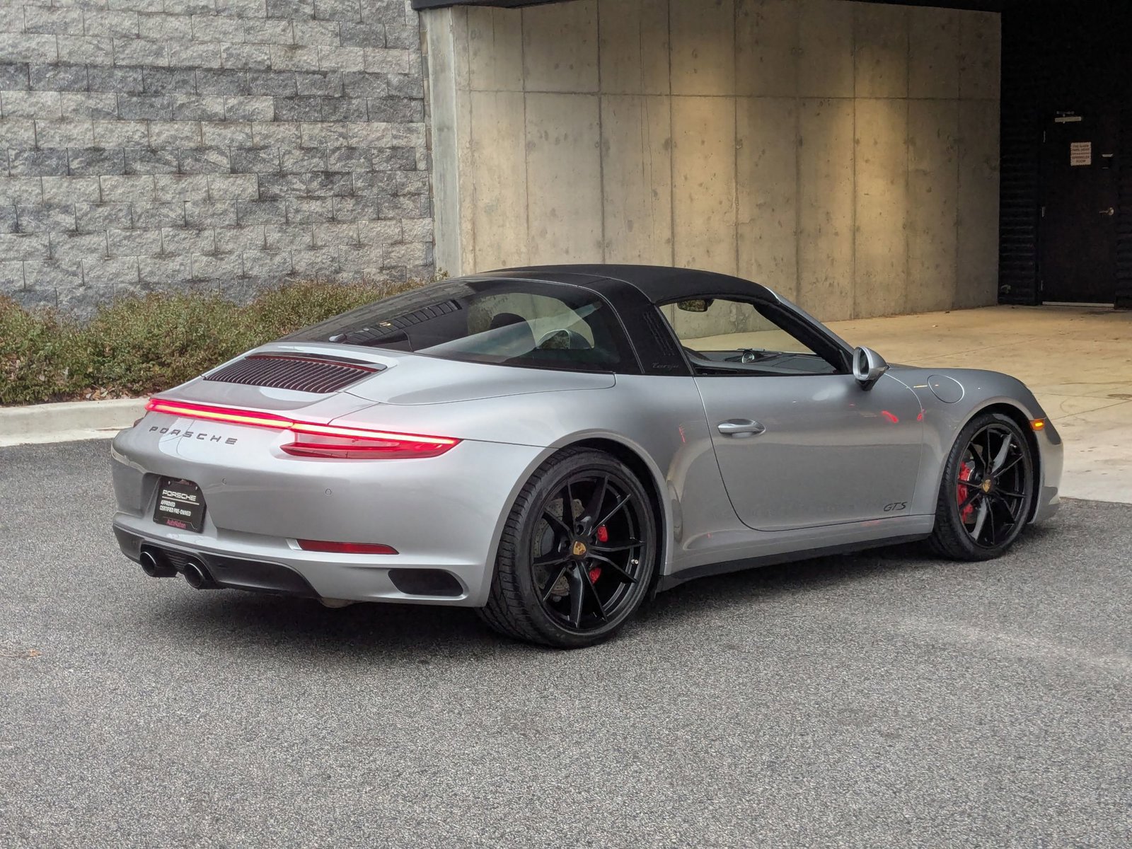 Used 2018 Porsche 911 Targa 4 GTS image 9