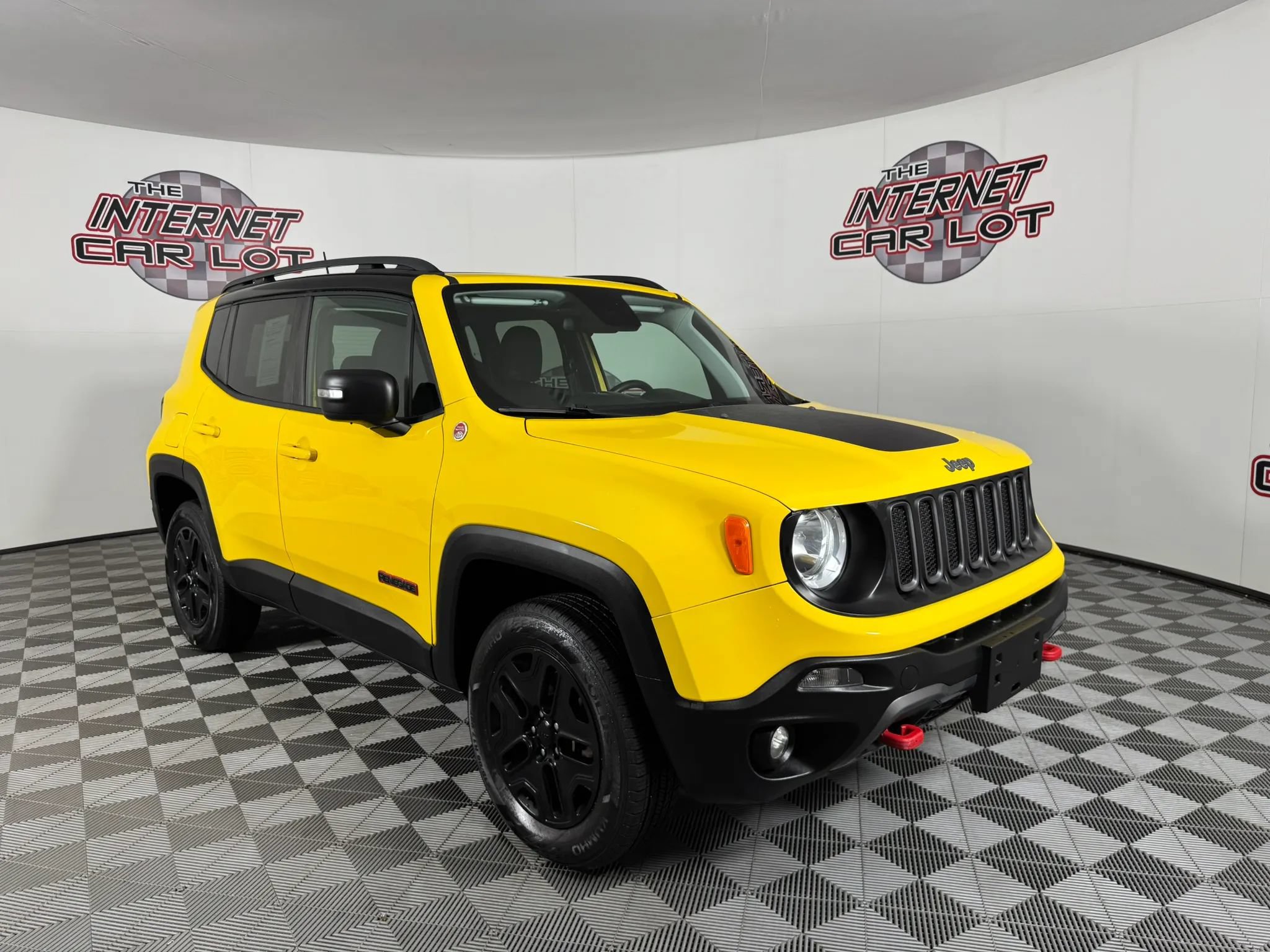 Used 2018 Jeep Renegade Trailhawk w/ UConnect 8.4 Nav Group AWD/4WD image 9
