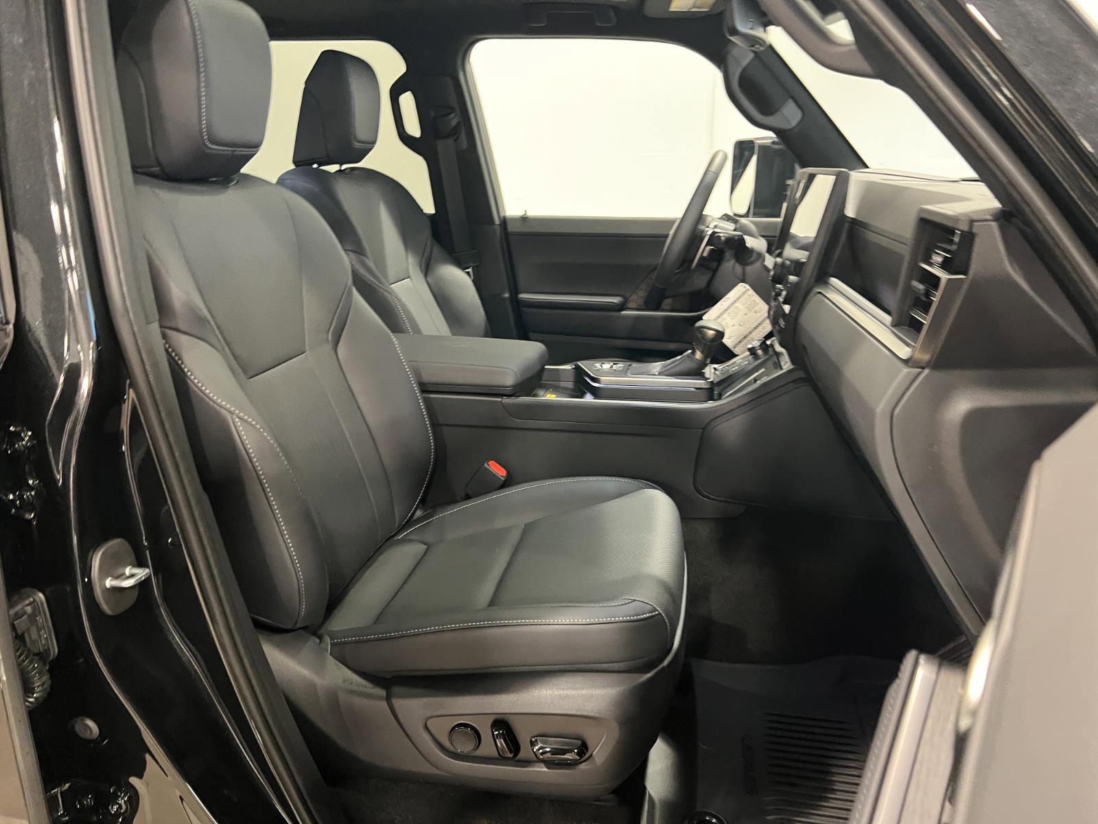 Used 2026 Lexus GX 550 w/ Accessory Package (2T) AWD/4WD image 38