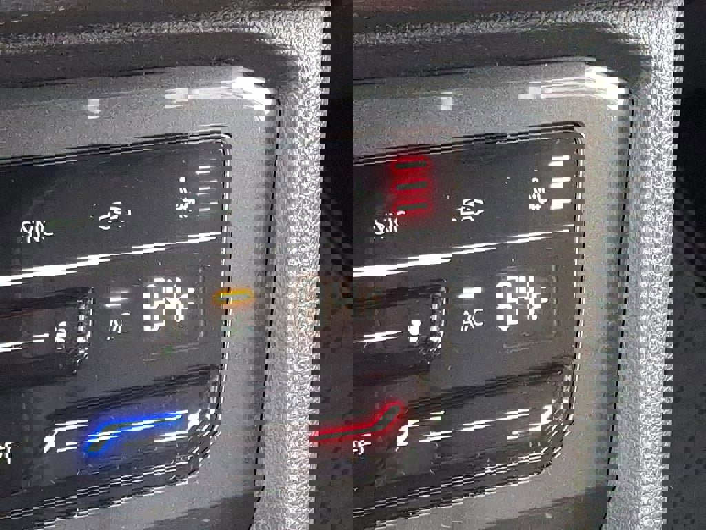 Used 2023 Volkswagen Tiguan SE R-Line image 29