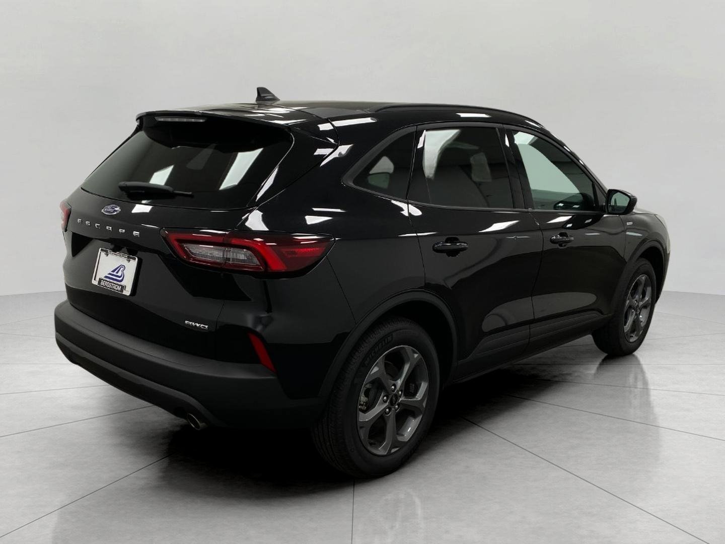Used 2025 Ford Escape ST-Line AWD/4WD image 3