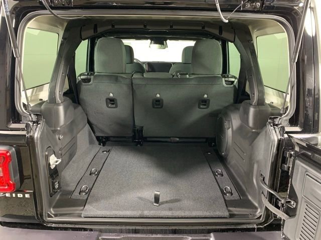 New 2026 Jeep Wrangler Unlimited Rubicon w/ Technology Group image 16