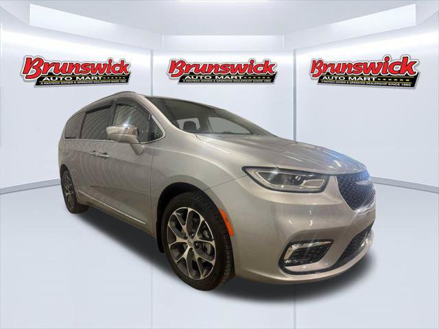 Certified 2021 Chrysler Pacifica Limited AWD/4WD image 10