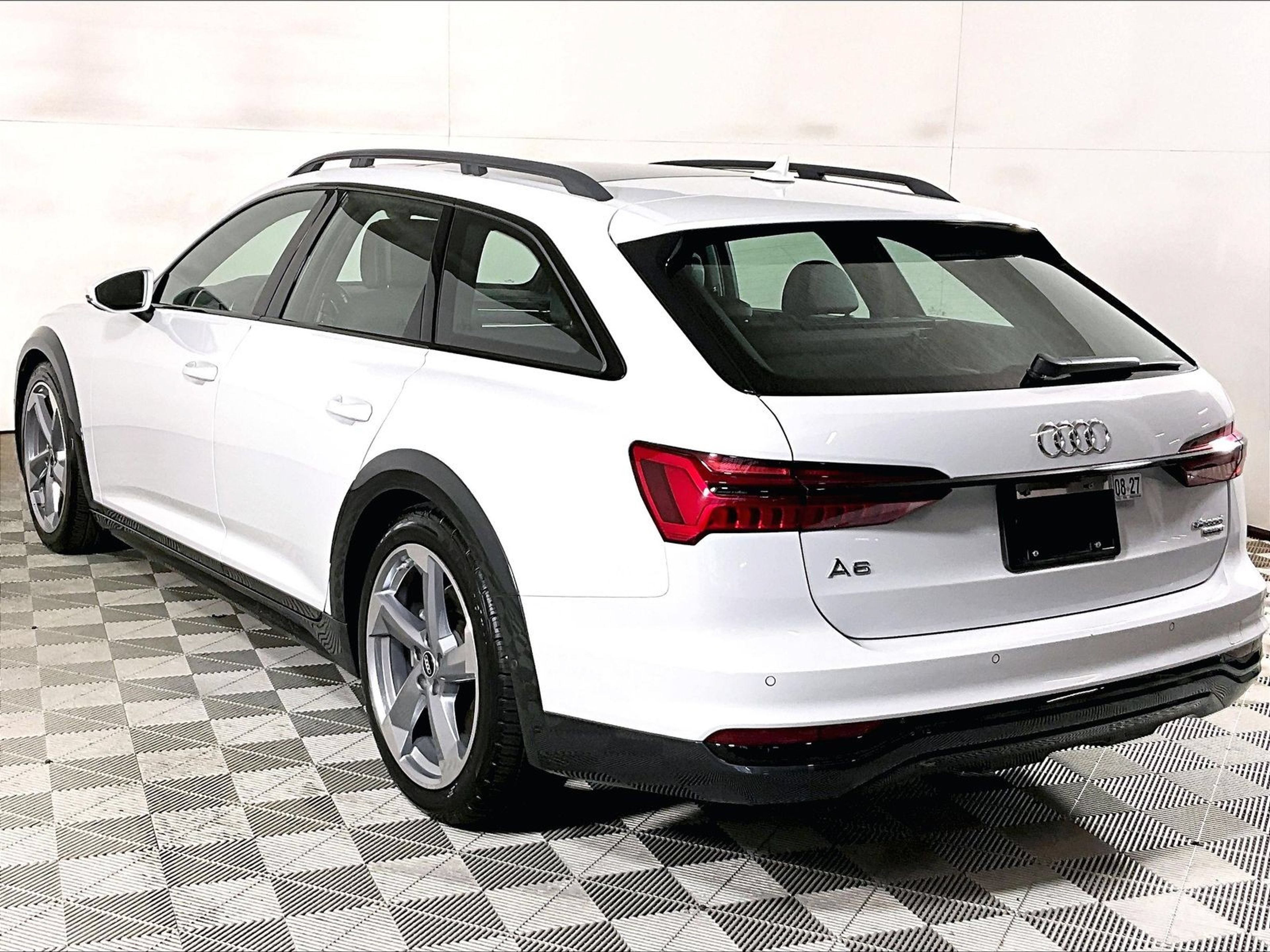 Used 2022 Audi A6 3.0T allroad Prestige w/ Prestige Package AWD/4WD image 3