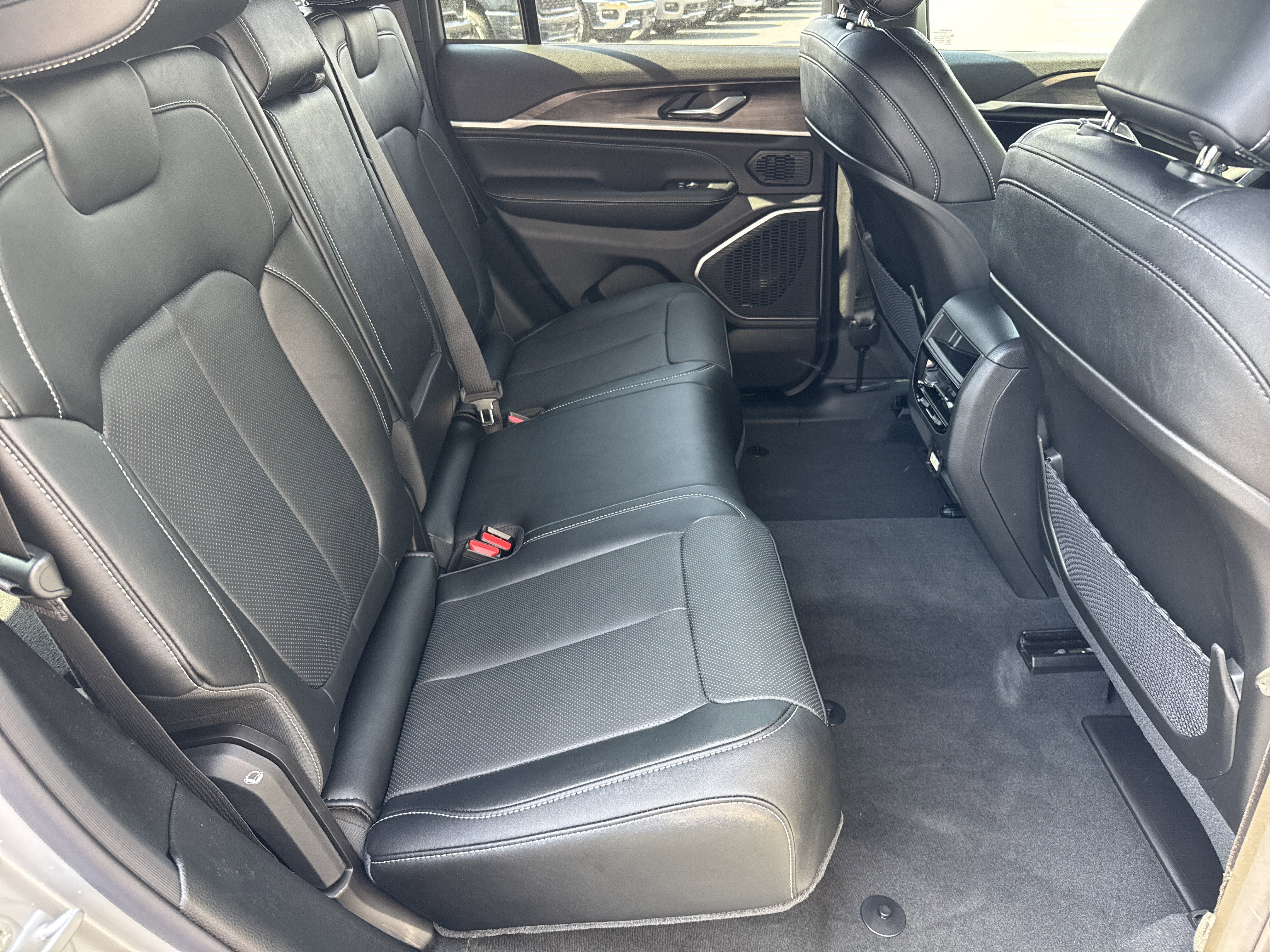 New 2026 Jeep Grand Cherokee Limited AWD/4WD image 18