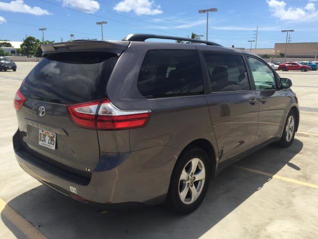 Used 2015 Toyota Sienna LE image 4