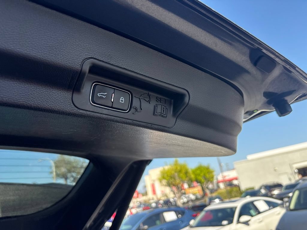 Used 2020 Ford Explorer XLT w/ Equipment Group 202A RWD image 12