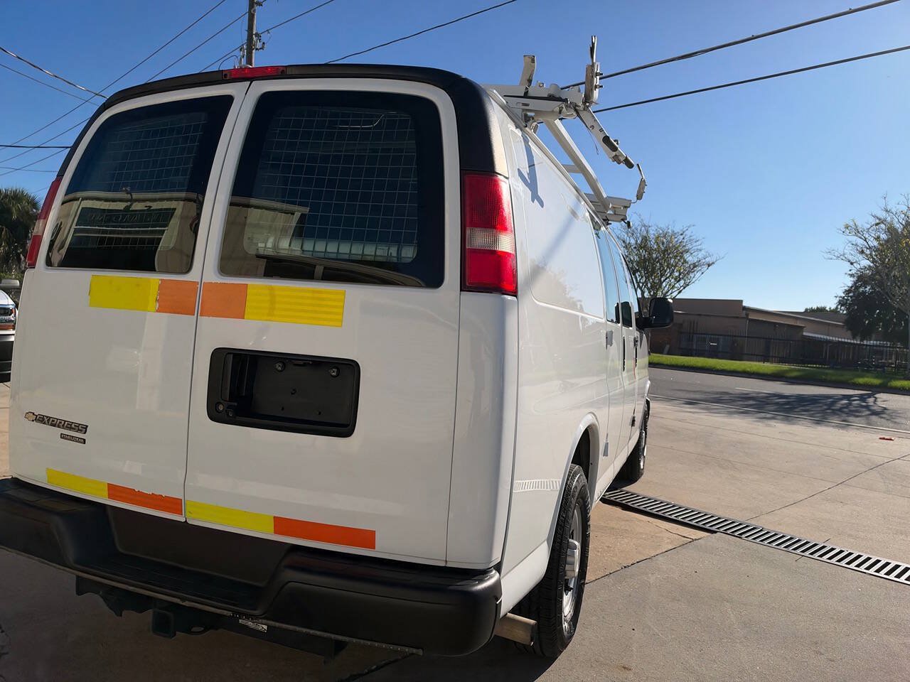 Used 2015 Chevrolet Express 2500 RWD image 11