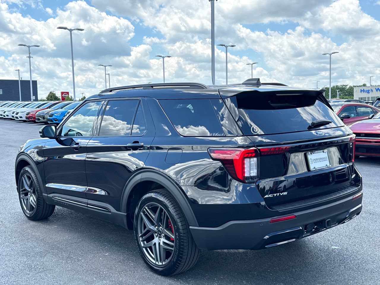 Used 2025 Ford Explorer ST-Line w/ ST-Line Street Pack AWD/4WD image 5