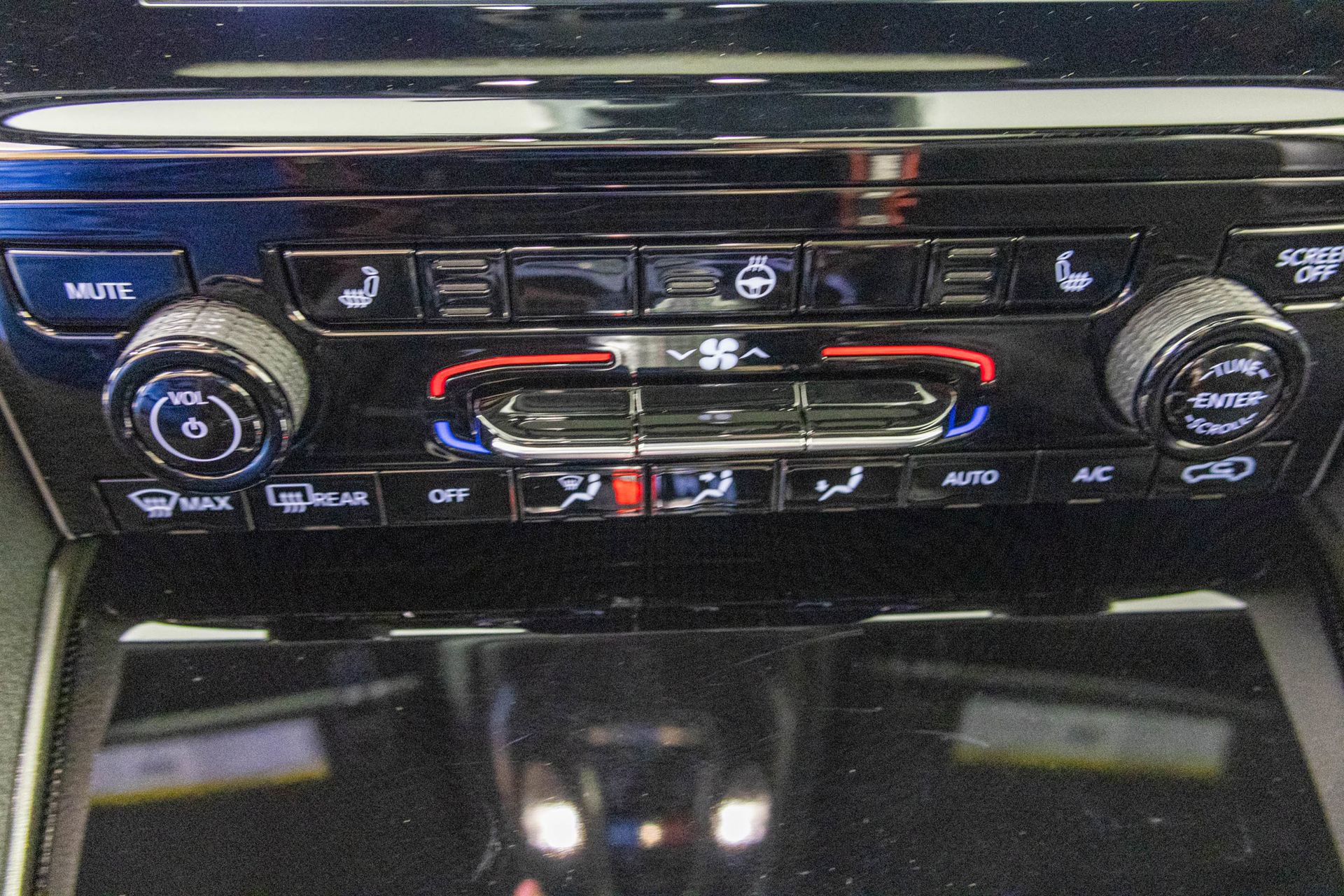 Used 2025 Jeep Grand Cherokee Altitude image 25