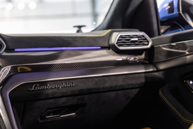 Used 2024 Lamborghini Urus Performante AWD/4WD image 52