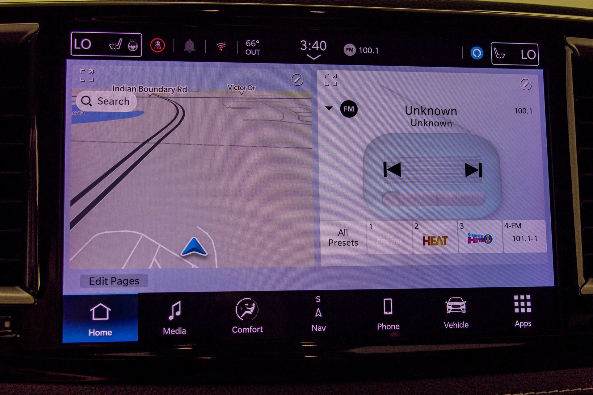 Used 2024 Chrysler Pacifica Limited FWD image 26