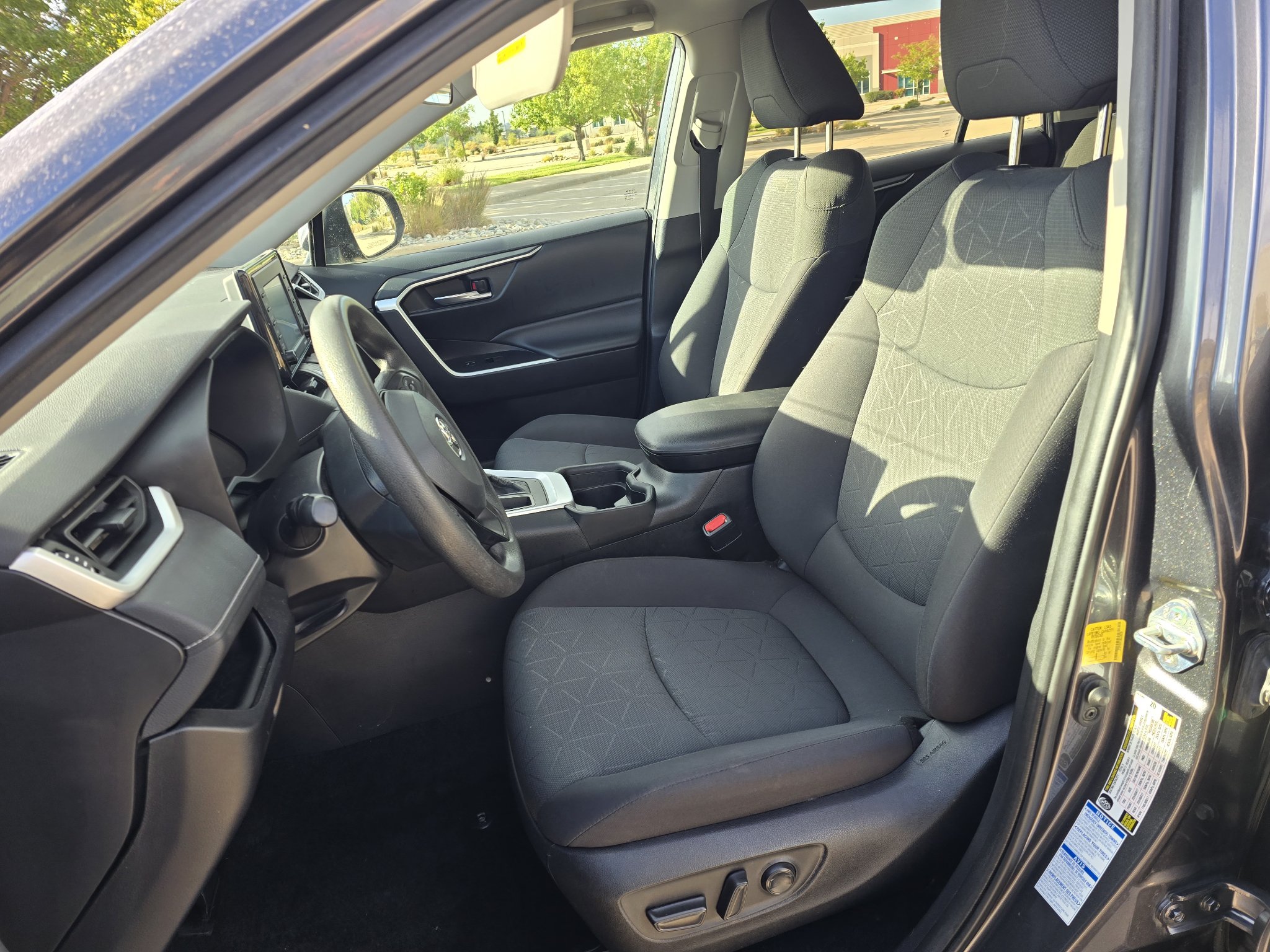 Used 2021 Toyota RAV4 XLE AWD/4WD image 13
