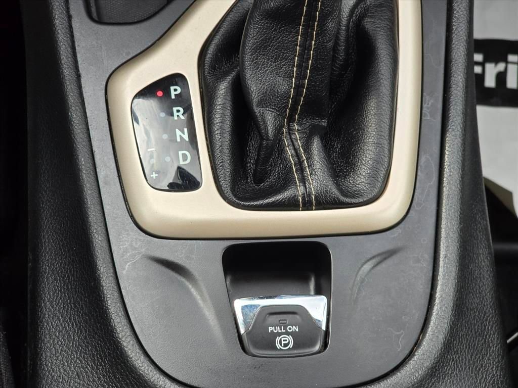 Used 2018 Jeep Cherokee Latitude w/ Altitude Package image 19