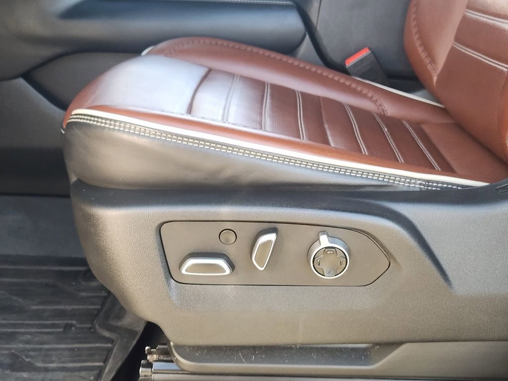 Used 2023 GMC Yukon Denali Ultimate image 18