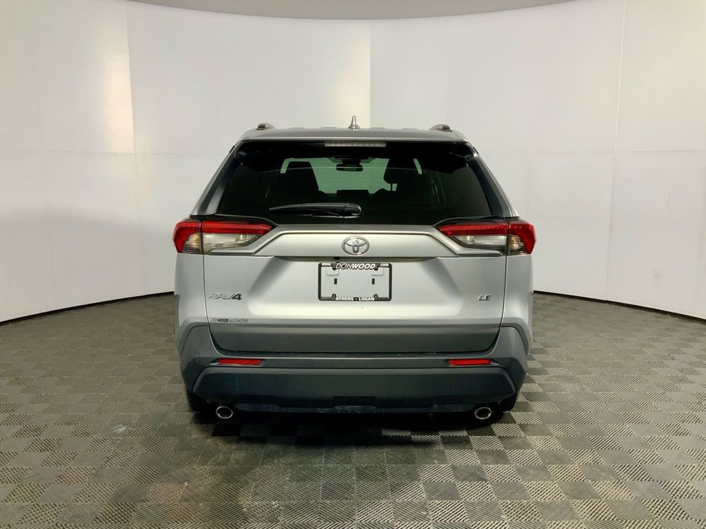 Used 2021 Toyota RAV4 LE image 11