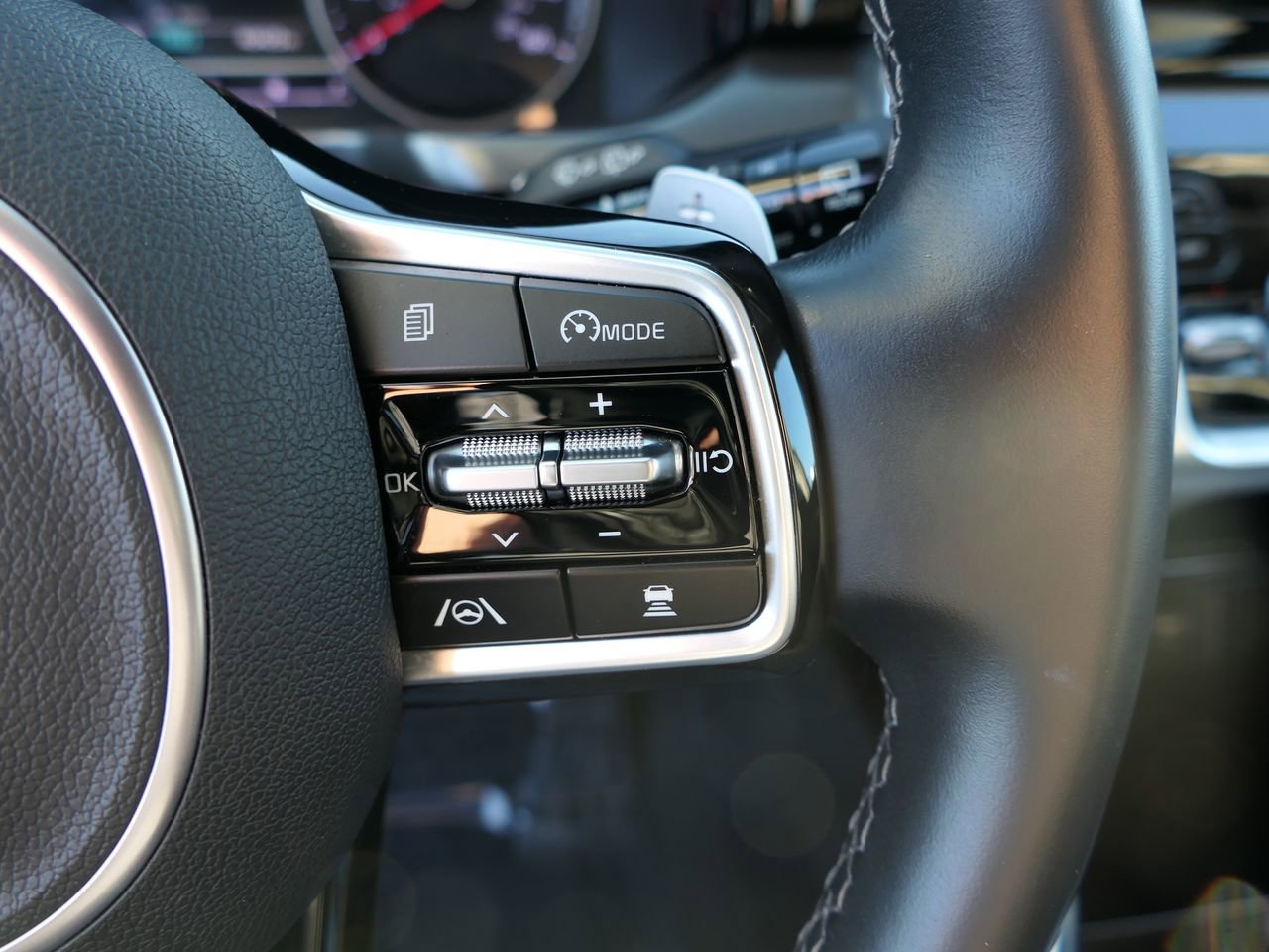 Used 2022 Kia Sorento SX w/ Panoramic Sunroof Package image 13