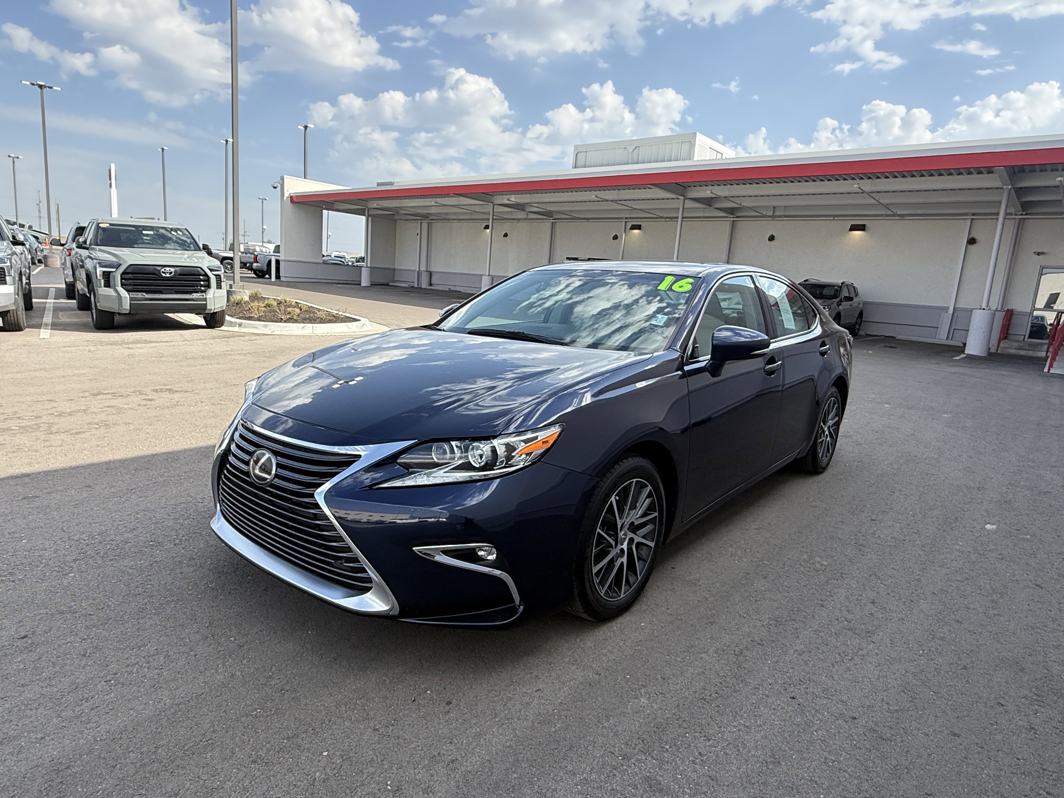 Used 2016 Lexus ES 350 w/ Luxury Package w/Wood Trim image 11