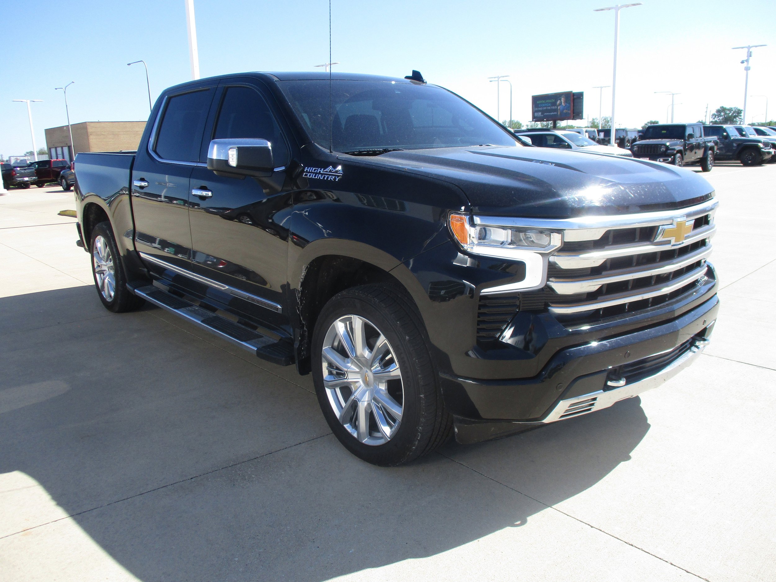 Used 2022 Chevrolet Silverado 1500 High Country w/ High Country Premium Package AWD/4WD image 8