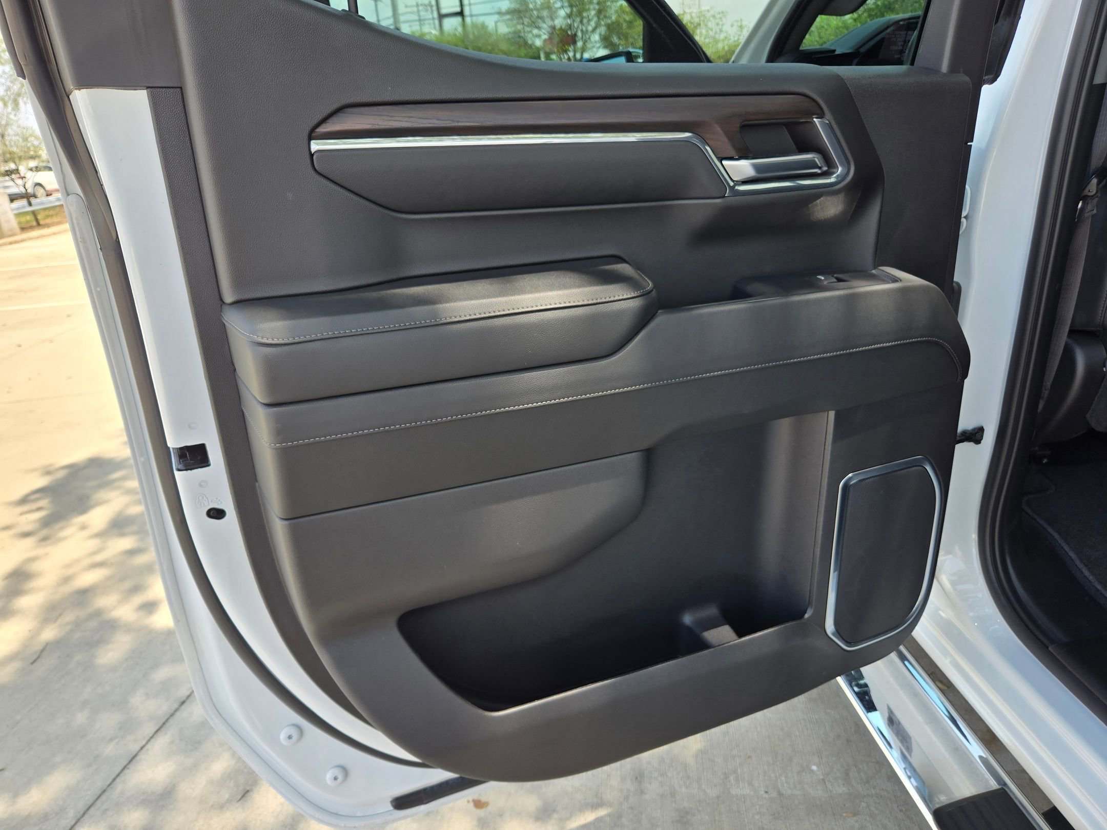 Certified 2024 GMC Sierra 1500 SLT RWD image 21