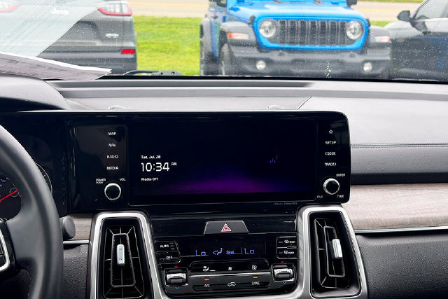 Used 2022 Kia Sorento S w/ Panoramic Sunroof Package AWD/4WD image 7
