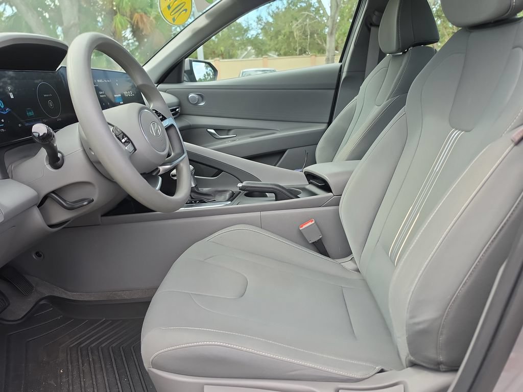 Used 2024 Hyundai Elantra SEL FWD image 15
