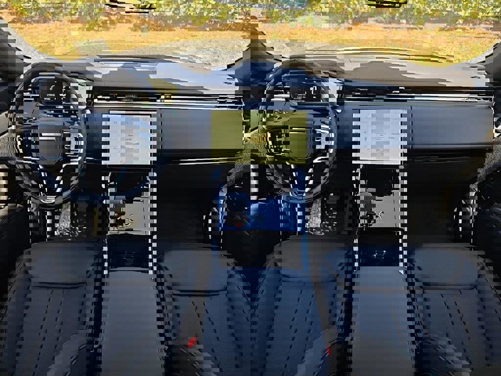 New 2025 Land Rover Range Rover Sport SE image 9