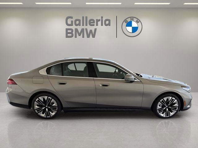 Used 2025 BMW 530i w/ Premium Package image 4