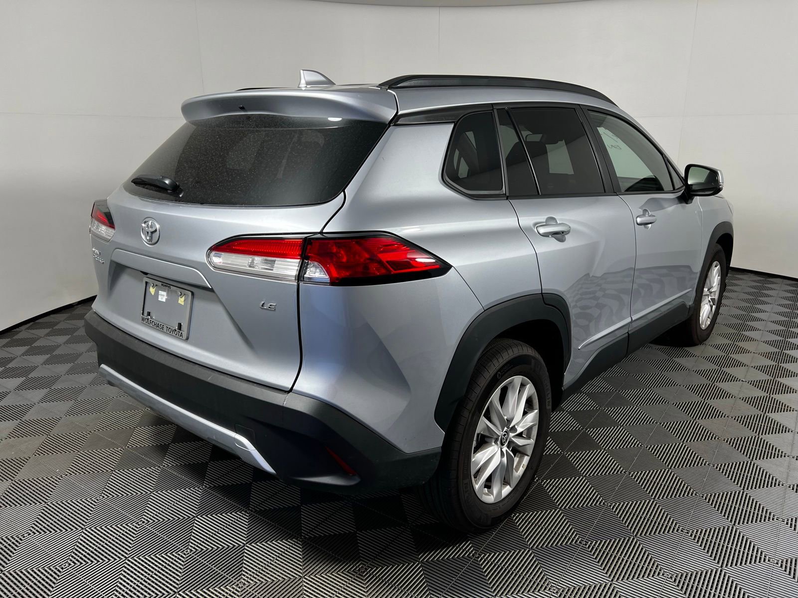 Certified 2024 Toyota Corolla Cross LE image 5