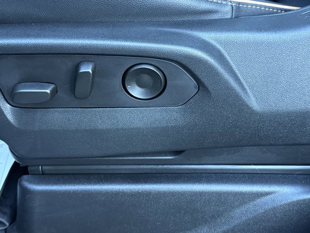 Used 2023 GMC Yukon XL AT4 w/ Technology Package image 21