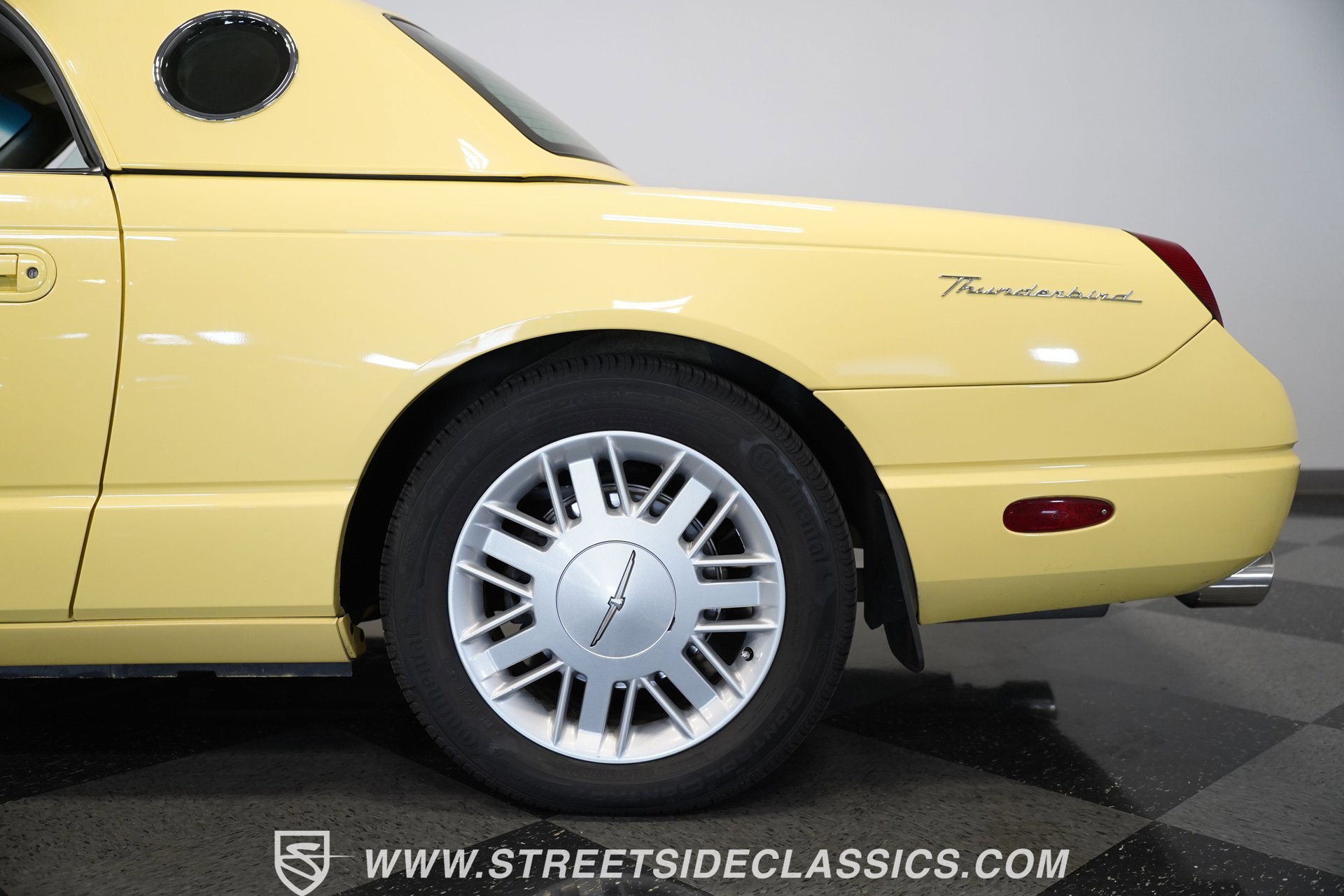 Used 2002 Ford Thunderbird image 26