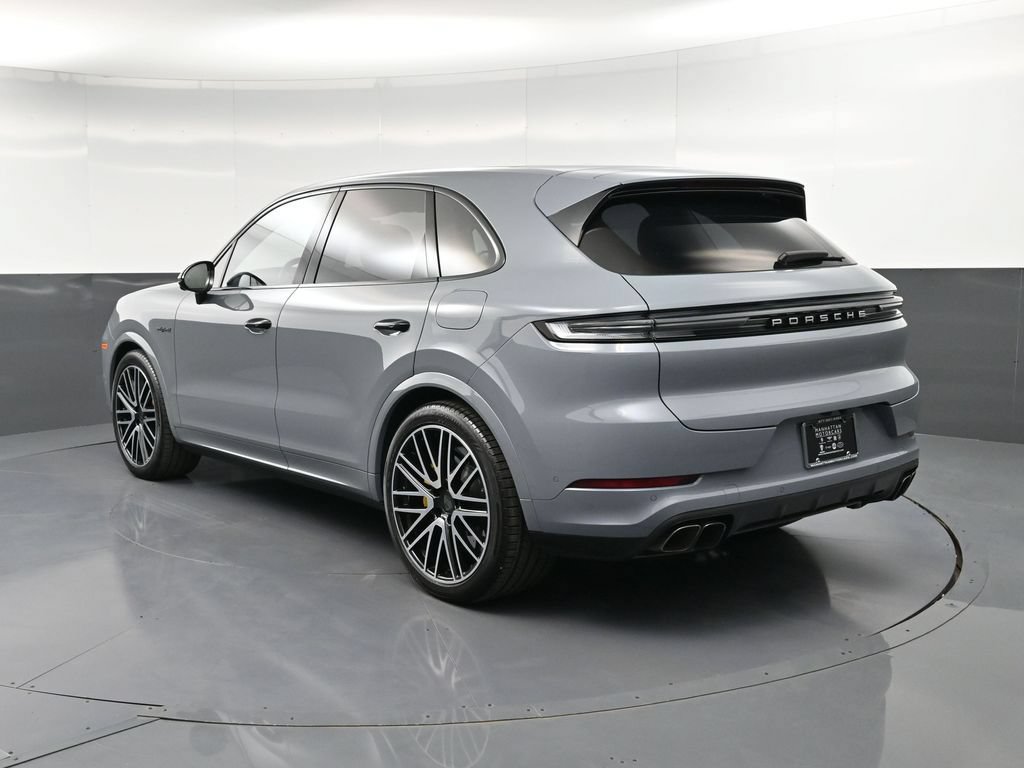 Certified 2025 Porsche Cayenne Turbo AWD/4WD image 2