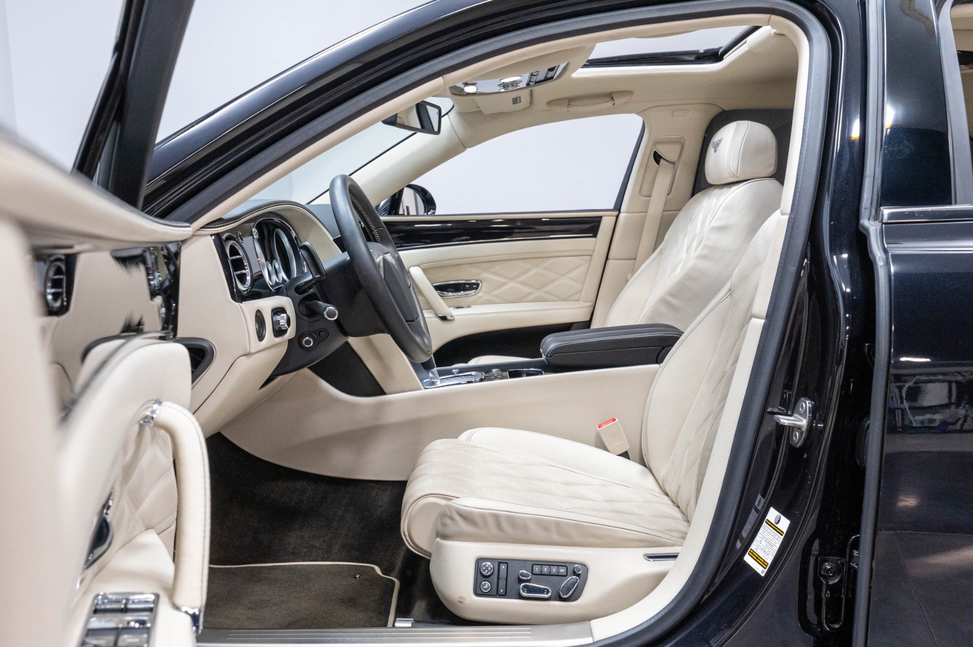 Used 2015 Bentley Flying Spur V8 AWD/4WD image 7
