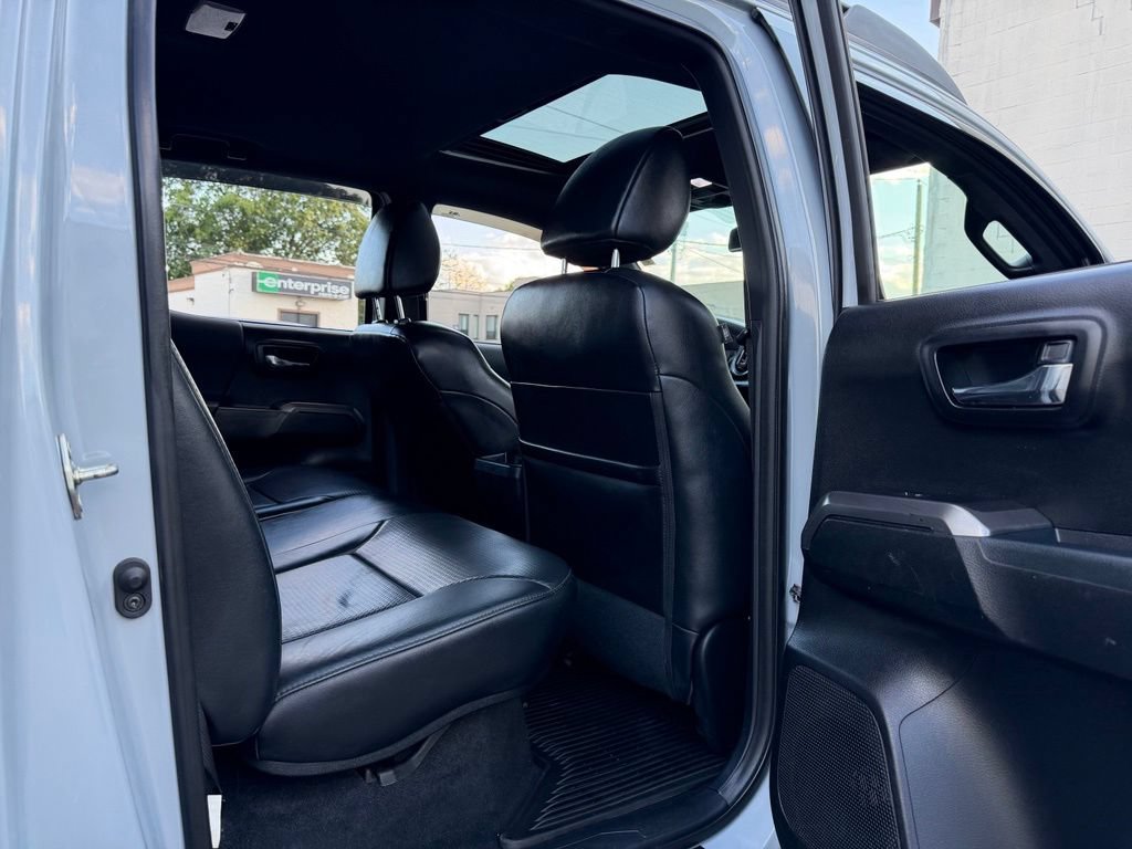 Used 2018 Toyota Tacoma TRD Off-Road AWD/4WD image 12