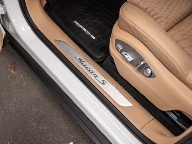 Certified 2025 Porsche Macan S image 29