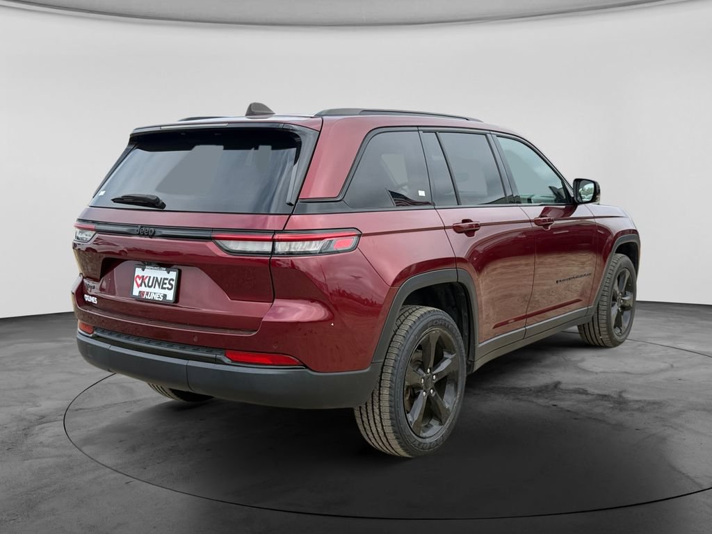 Used 2023 Jeep Grand Cherokee Altitude AWD/4WD image 10