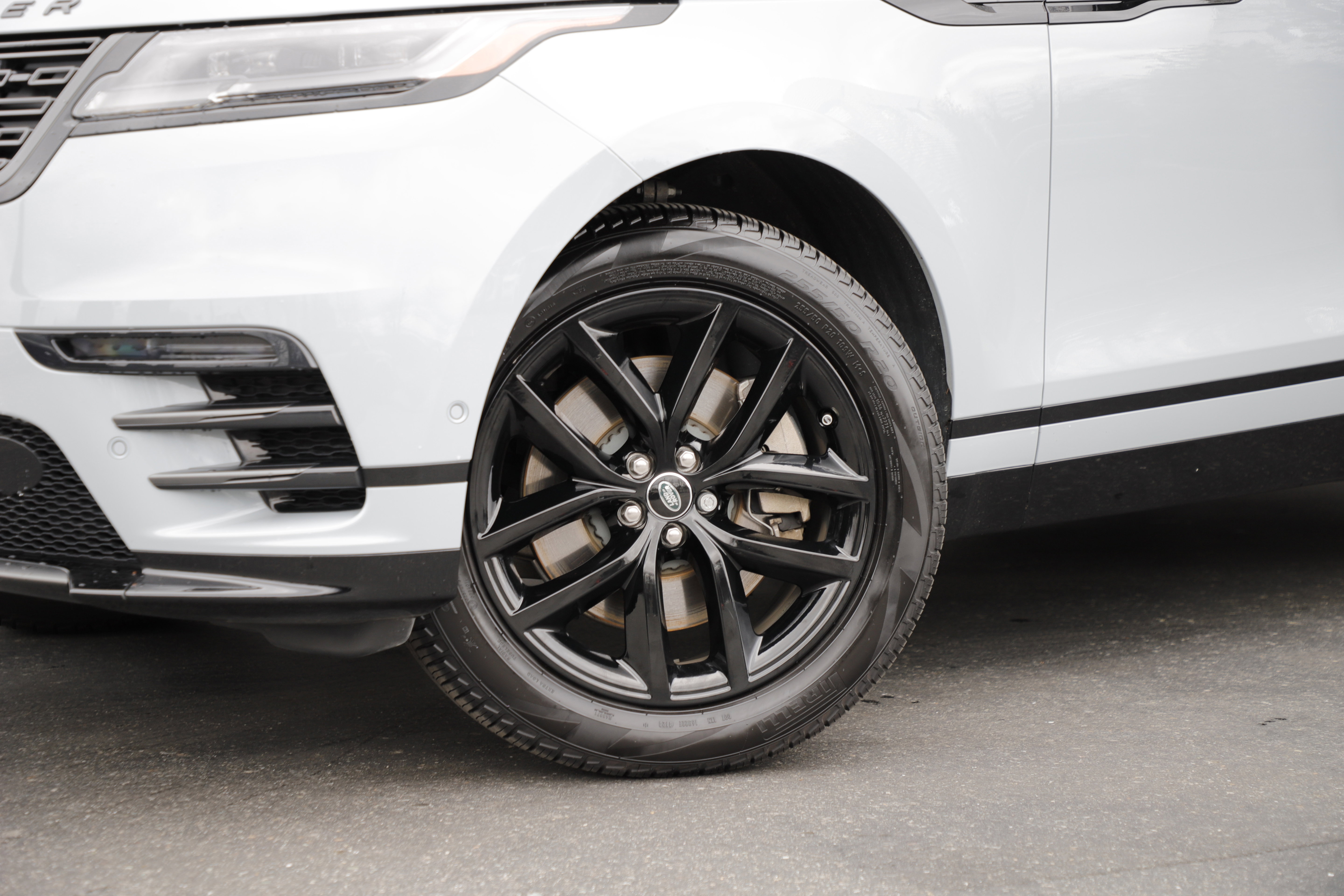 Certified 2026 Land Rover Range Rover Velar Dynamic SE image 2